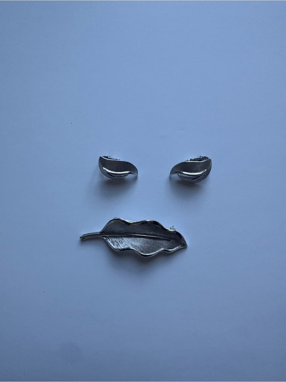 Crown Trifari Vintage Coordinated Silver Leaf Brooch & Clip Earrings Set
